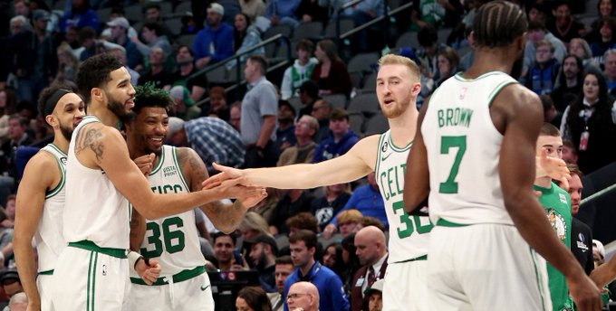Celtics se reivindicó ante Dallas Mavericks con triple doble de Jayson Tatum