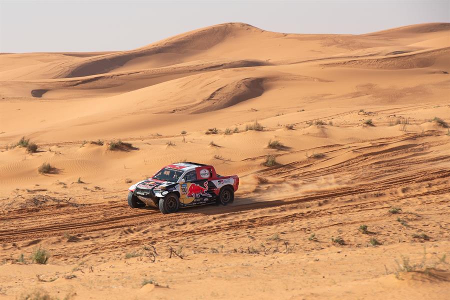 Al-Attiyah ganó la sexta etapa del Dakar sin dirección asistida los últimos 40 kilómetros