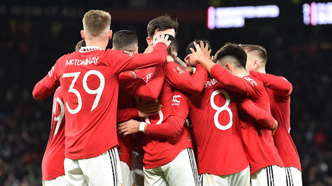 De héroe a villano: Conor Coady marcó e hizo un autogol en derrota de Everton ante el United