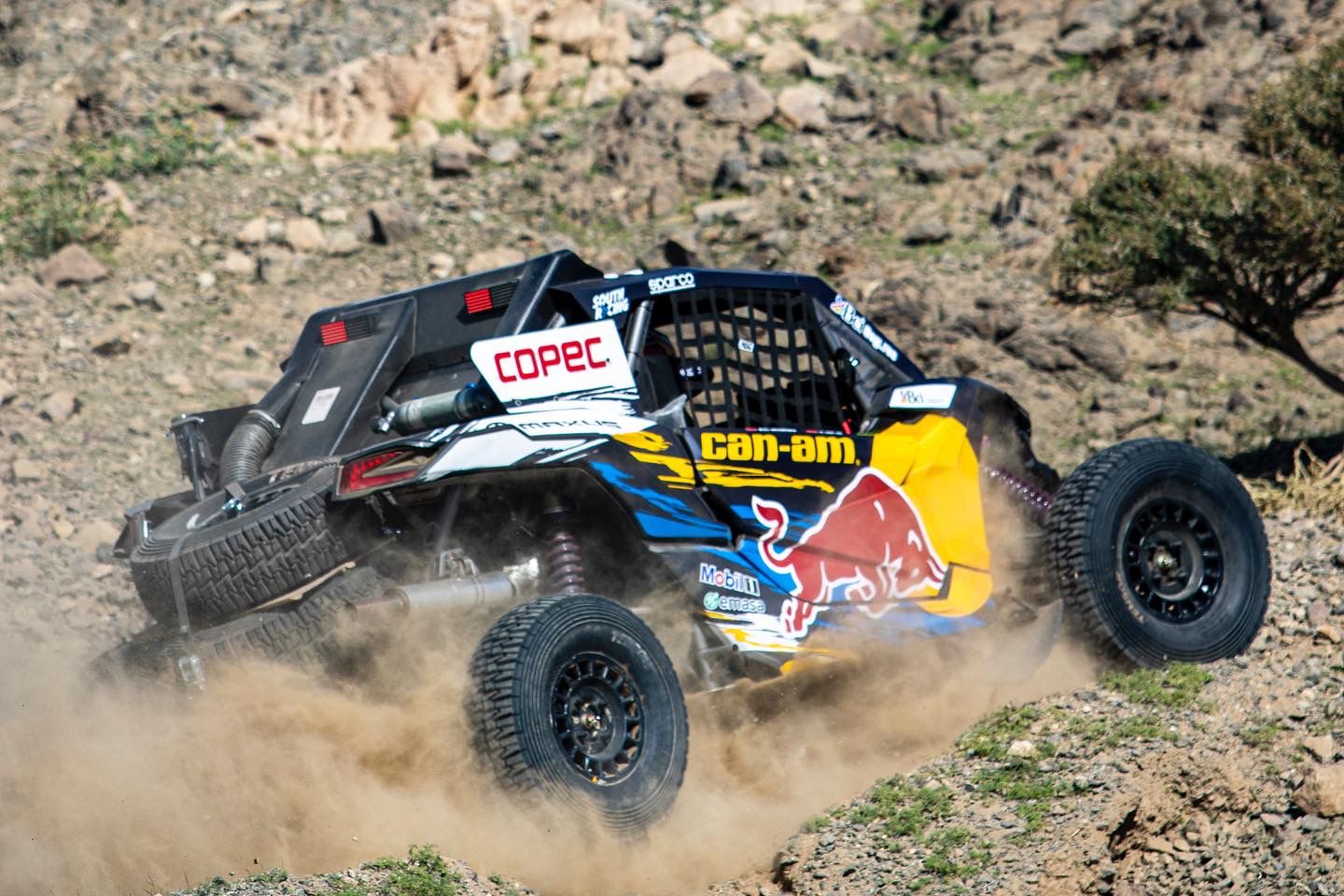 Francisco “Chaleco” López fue segundo en la séptima etapa del Dakar y sigue trepando en la general