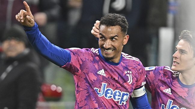 Juventus sumó su octava victoria seguida a costa de Udinese y metió presión al líder Napoli