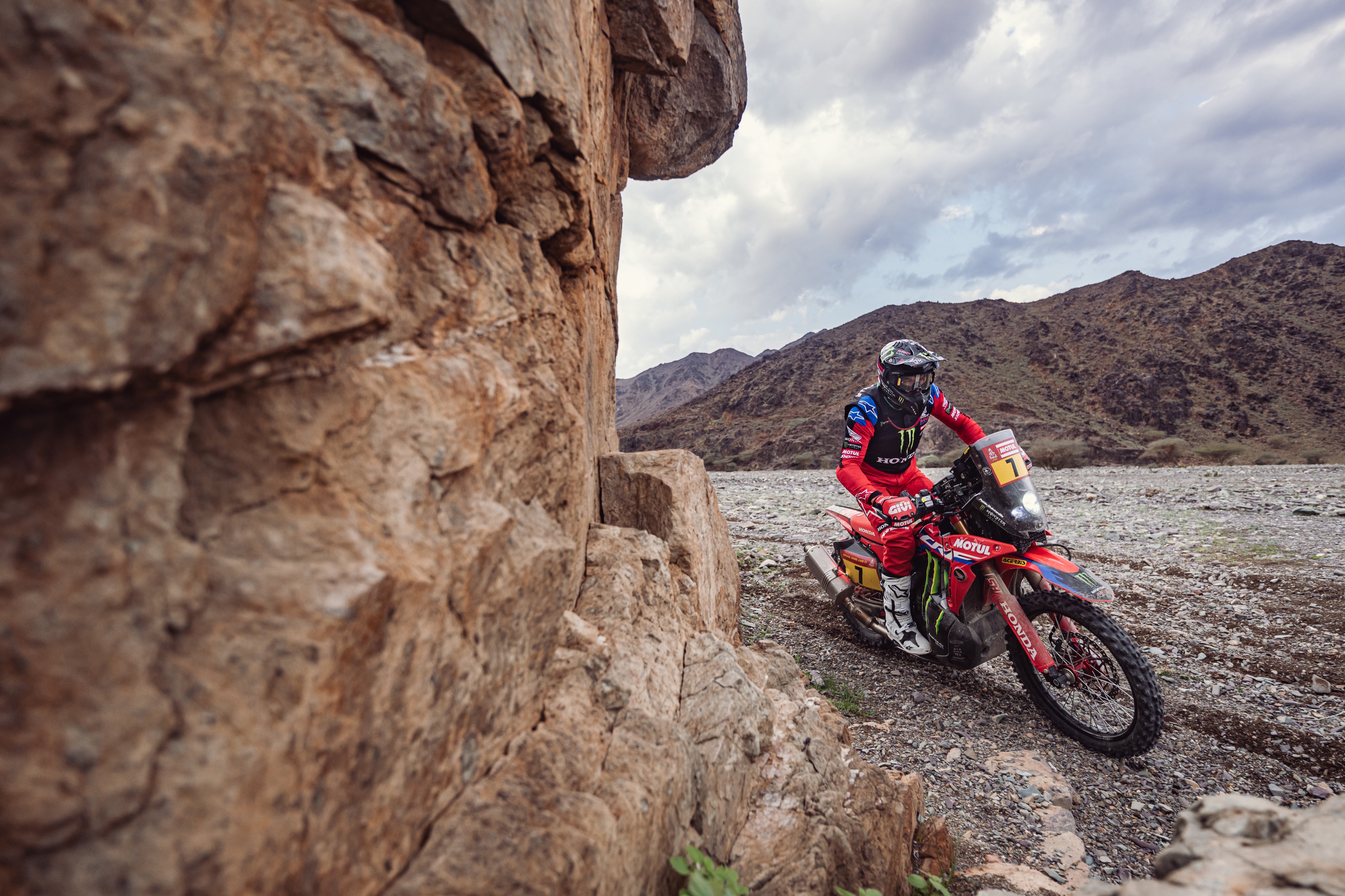 Pablo Quintanilla escaló al quinto puesto del Dakar tras una gran octava etapa