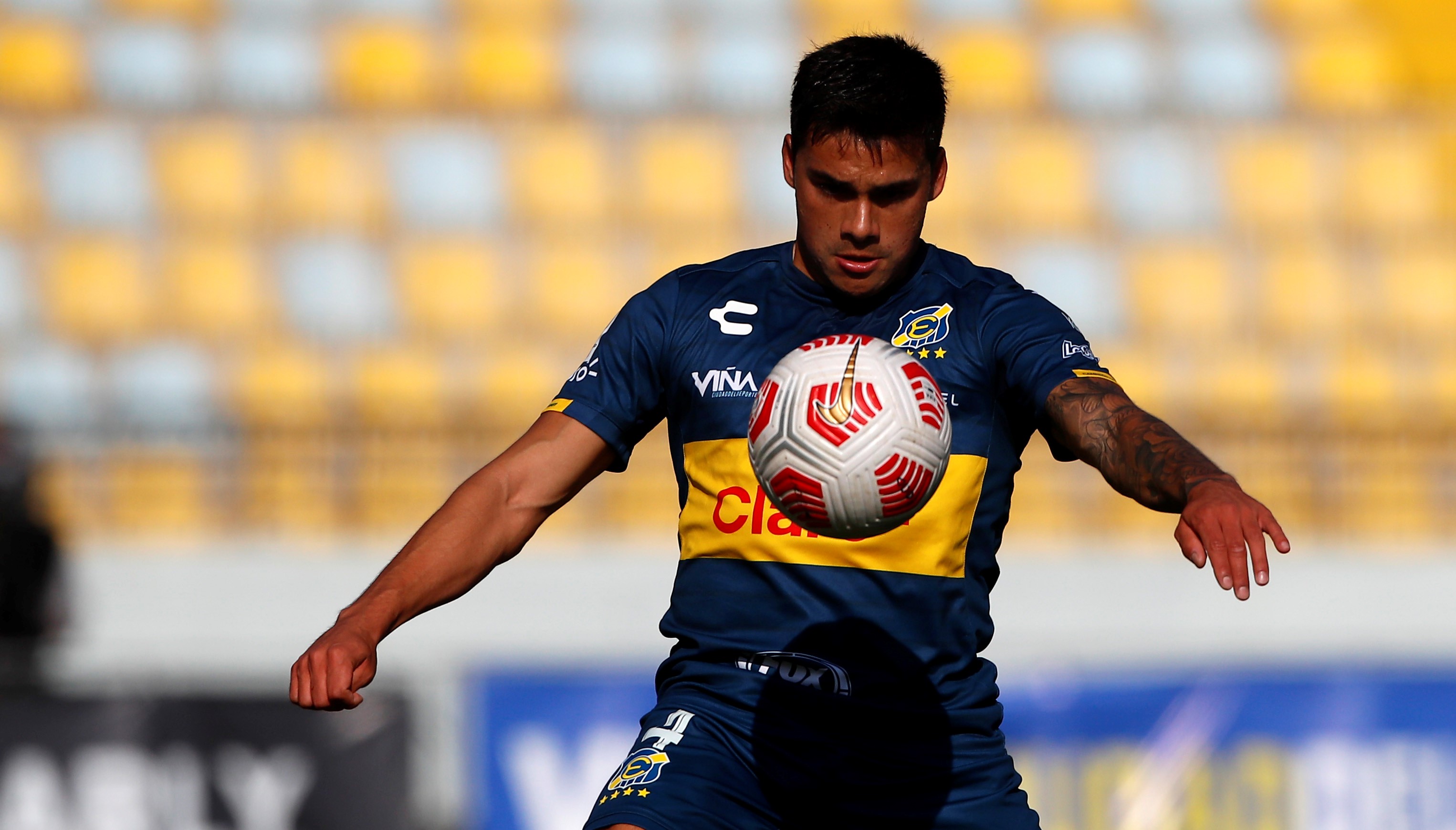 Alex Ibacache viajó a Argentina para firmar con San Lorenzo