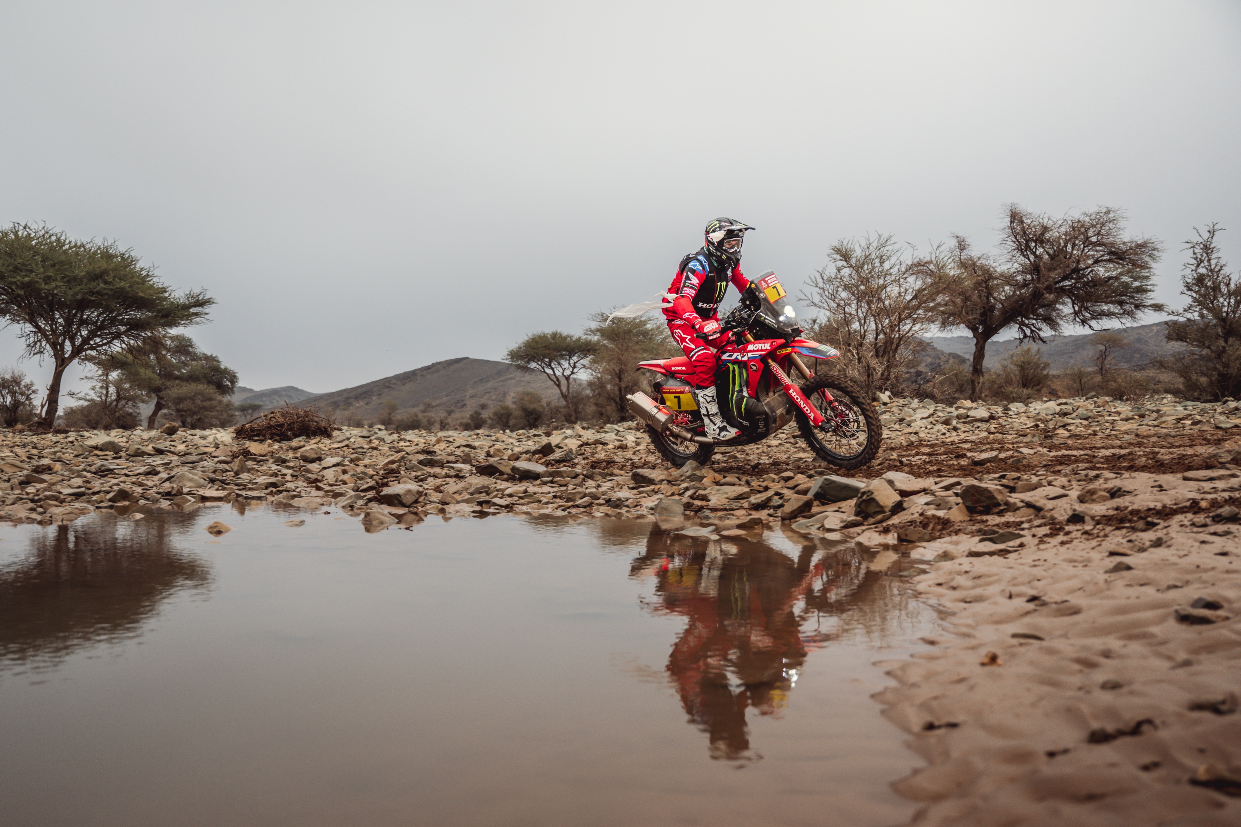 Pablo Quintanilla y José Ignacio Cornejo cerraron la décima etapa en el top ten del Dakar