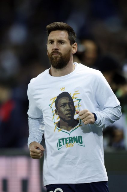 PSG usó camiseta en homenaje a Pelé en la previa de su encuentro frente a Angers