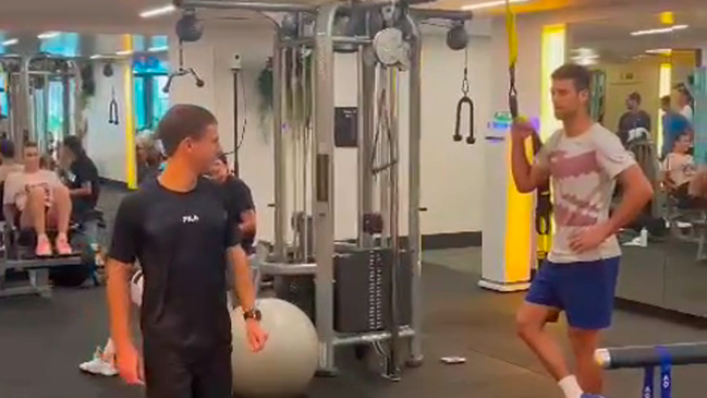 “Andá pa allá, bobo”: Djokovic imitó a Messi en encuentro con Diego Schwartzman