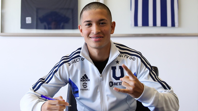 Renato Huerta firmó su primer contrato profesional con Universidad de Chile