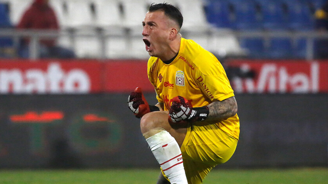 Curicó Unido choca con Universitario de Perú en La Granja por la “Noche Albirroja”