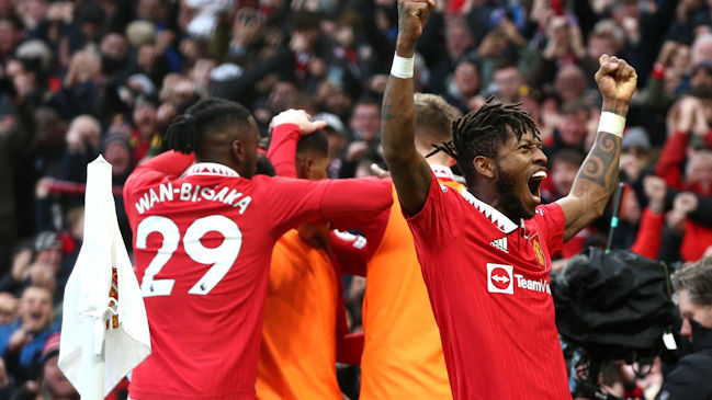 Manchester United remontó a Manchester City en vibrante desenlace y sigue al alza en la Premier