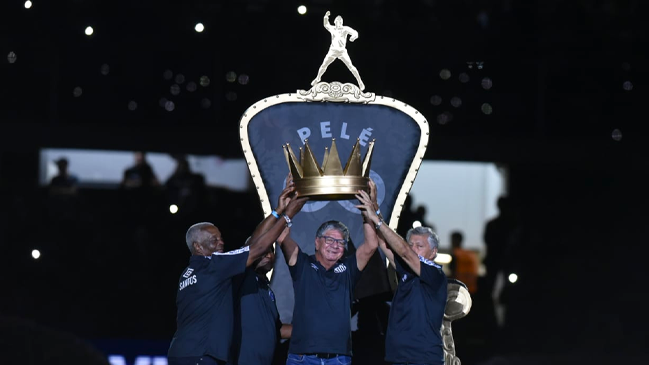 Santos rindió emotivo homenaje a Pelé en la previa de su encuentro frente a Mirassol