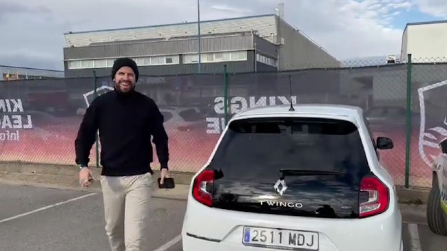 ¿Otra respuesta a Shakira? Piqué apareció en un Twingo en su llegada a la Kings League