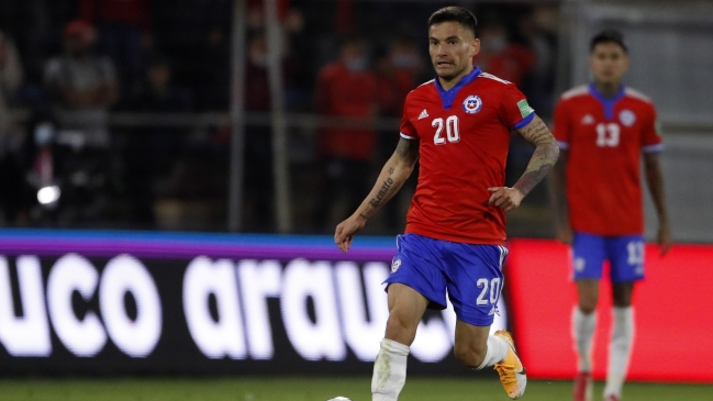 Director deportivo de Bayer Leverkusen descartó salida de Charles Aránguiz