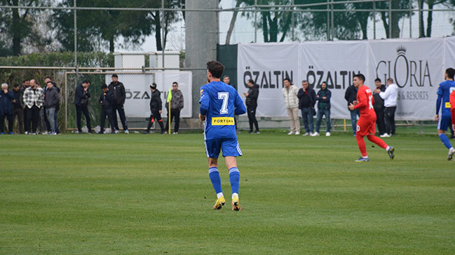 Aportó dos goles: Angelo Henríquez fue la figura en la victoria de Miedz Legnica en Polonia