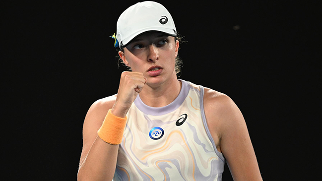 Iga Swiatek comenzó sin contratiempos su andadura en el Australian Open