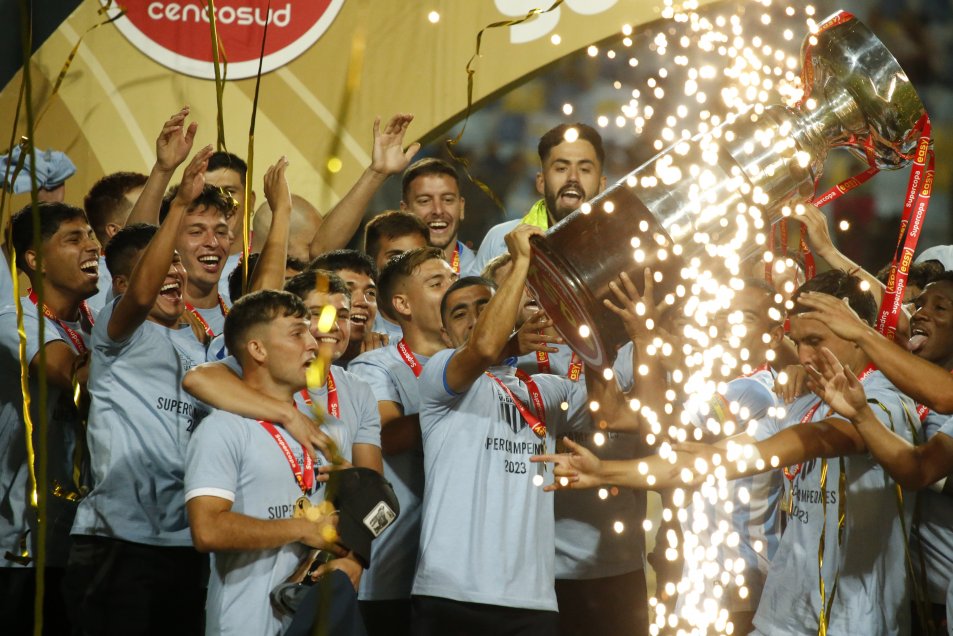 Insólito: La Supercopa se desarmó en medio de la celebración de Magallanes