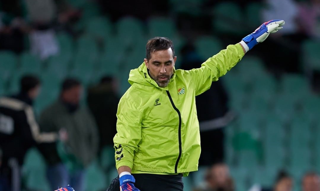 Prensa española fue drástica con Claudio Bravo: Va perdiendo cualidades con la edad