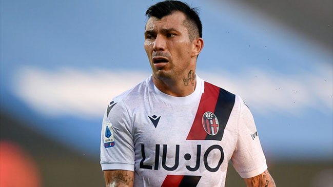 Gary Medel salió lesionado en eliminación de Bologna ante Lazio en la Copa Italia