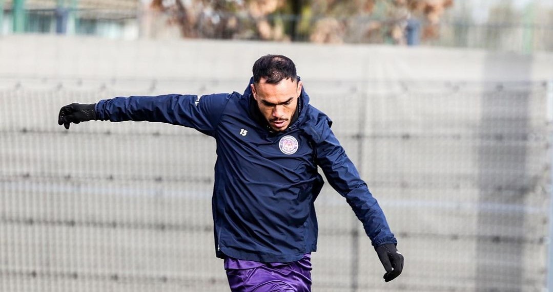 Gabriel Suazo quedó fuera de la nómina y deberá esperar por su debut en Toulouse