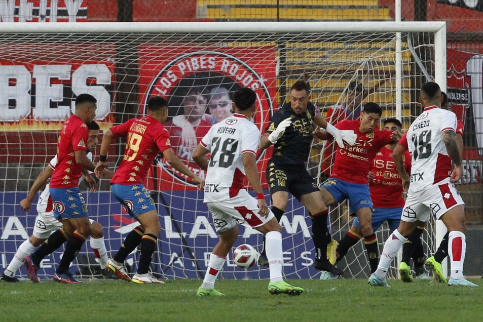 Ñublense contó con un golazo de Bernardo Cerezo para derribar a Unión Española