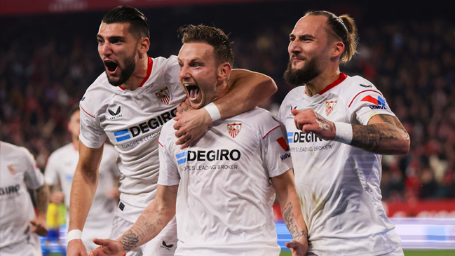 Sevilla abandonó la zona de descenso en España con un agónico triunfo sobre Cádiz