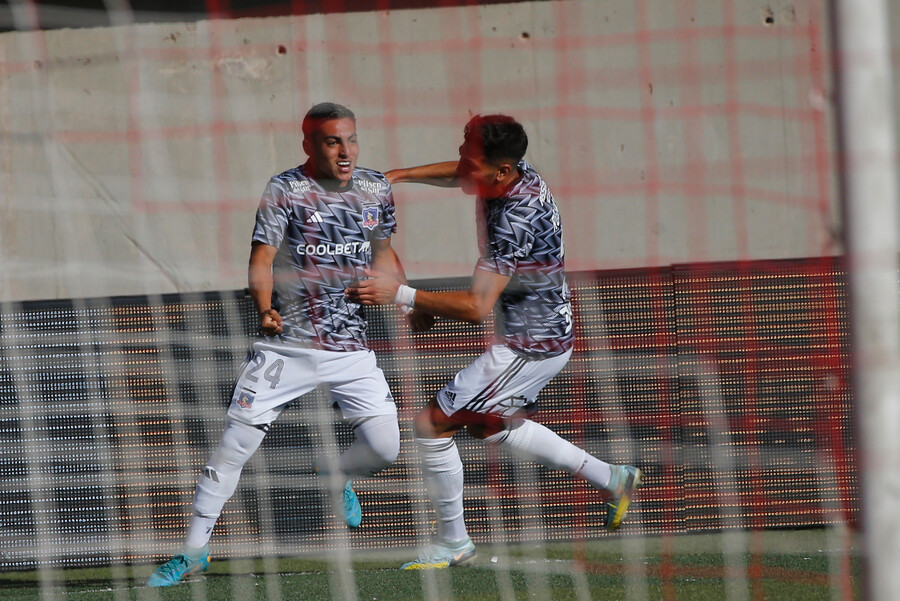 Jordhy Thompson marcó su primer gol en Colo Colo e inauguró rápido la cuenta ante Copiapó