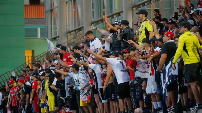 Hincha intentó ingresar a la cancha en partido de Colo Colo y sufrió dura caída