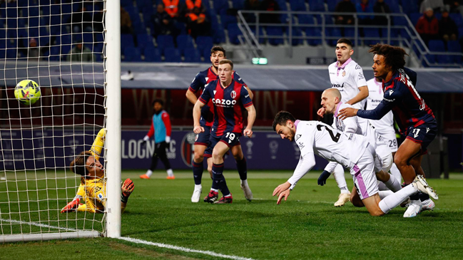 Un increíble autogol permitió a Bologna igualar en su duelo contra Cremonese