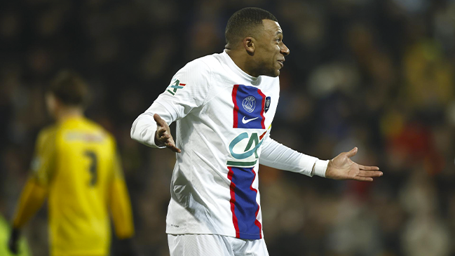 Mbappé se despachó cinco goles en la victoria de PSG en la Copa de Francia
