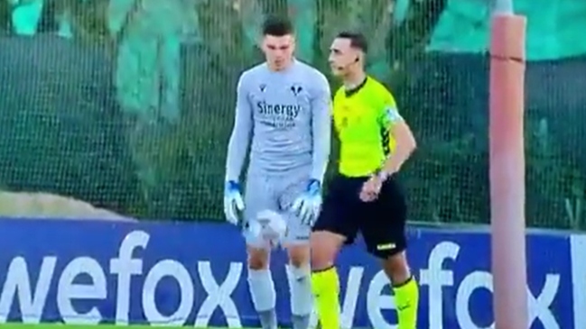 De puro despistado: El grosero error de un defensor italiano que terminó con un penal en contra