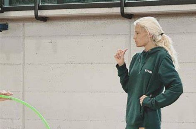 Italia prohibió ejercer a entrenadora de gimnasia rítmica acusada de maltrato