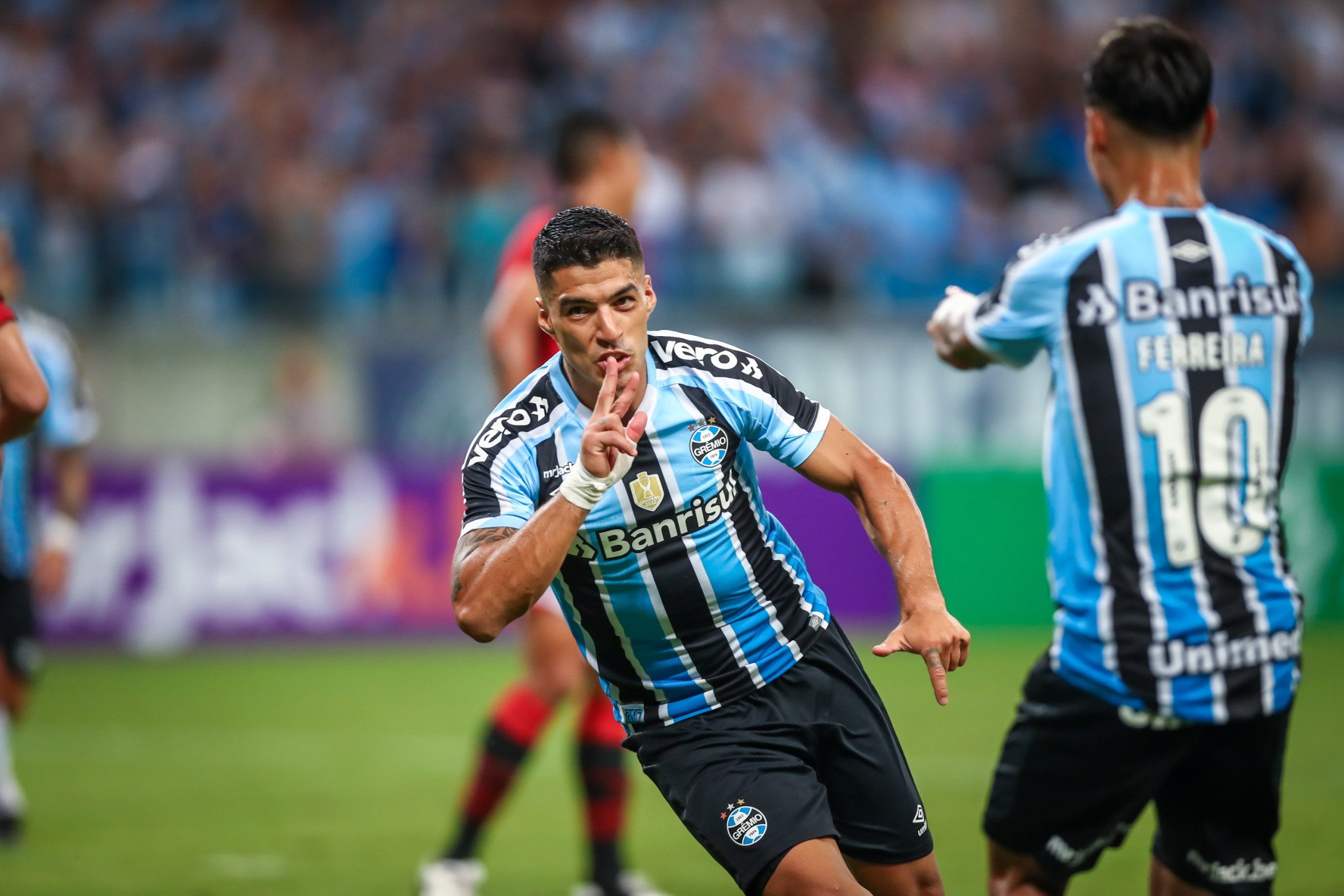 Luis Suárez anotó golazo de último minuto y dio el triunfo a Gremio en el Campeonato Gaúcho