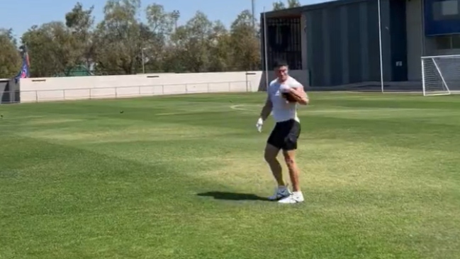 Visita de lujo: Sammis Reyes llegó al CDA y compartió con el plantel de la U