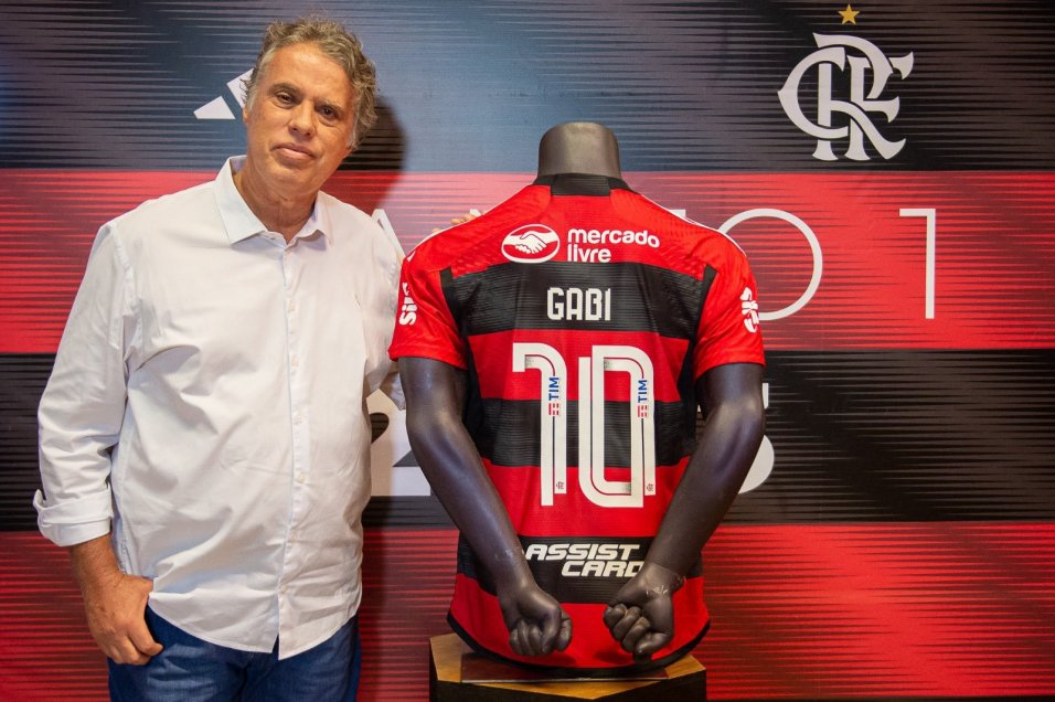El nuevo “manto sagrado”: Flamengo presentó camiseta para la temporada 2023