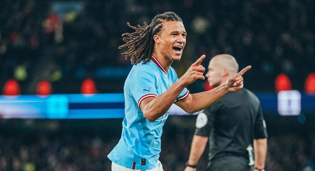 Manchester City eliminó a Arsenal en la FA Cup con asistencia de Grealish y golazo de Ake