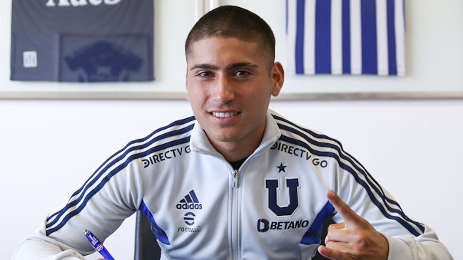 Cristián Pardo firmó su primer contrato profesional con Universidad de Chile