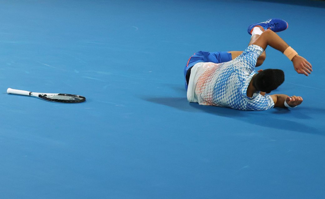 Djokovic celebró por décima vez el título de campeón en Australia tras tumbar a Tsitsipas