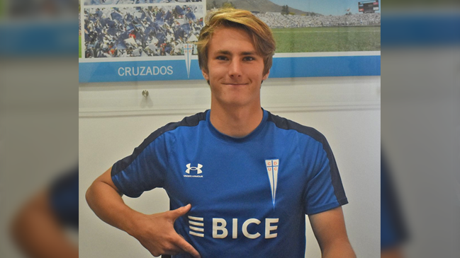 Milan Tudor firmó su primer contrato profesional con Universidad Católica
