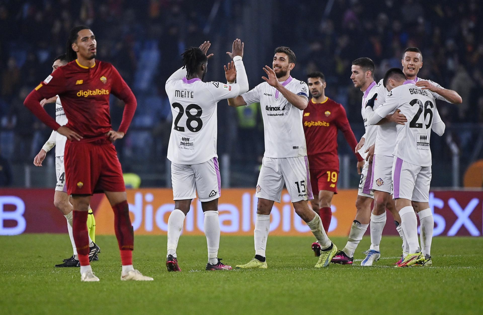 Pablo Galdames debutó en sorpresivo triunfo de Cremonese sobre Roma en la Copa Italia