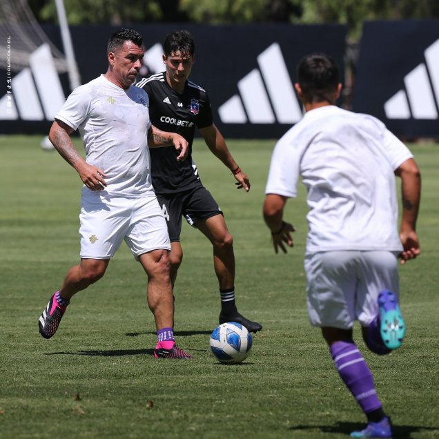 La alegría de Esteban Paredes en su retorno al Estadio Monumental con la camiseta del SAU