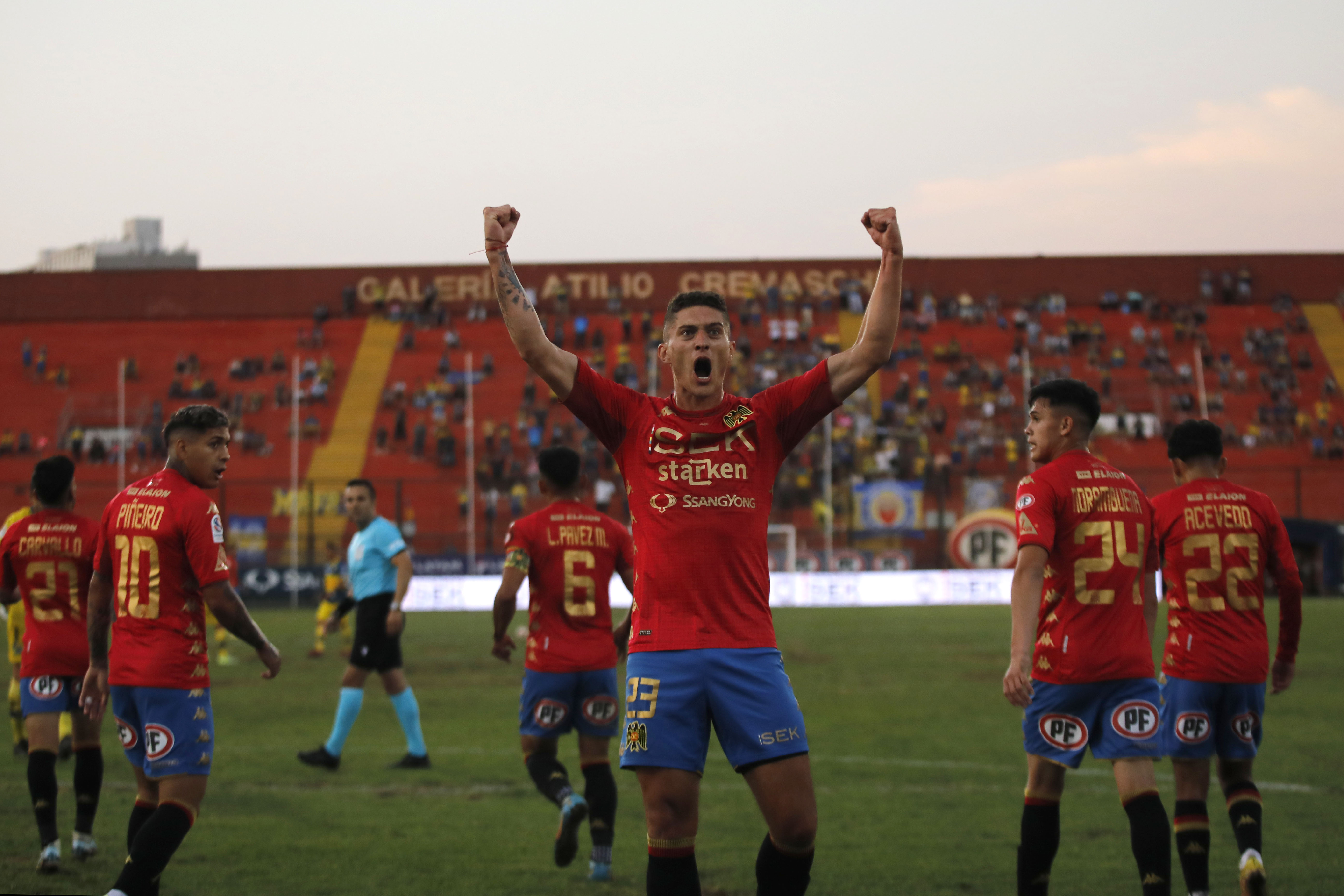 Unión Española tomó ventaja ante Everton con gol de Leandro Garate