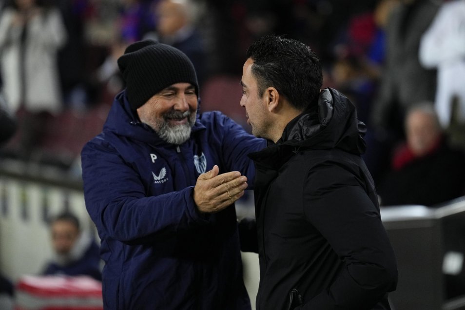 Xavi le ganó el duelo a Sampaoli en sólido triunfo de Barcelona sobre Sevilla en Camp Nou