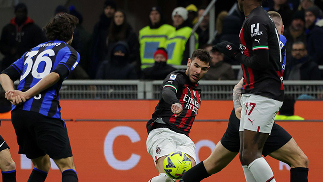 Hinchada de AC Milan aludió a canción de Shakira en el “Derby della Madonnina”