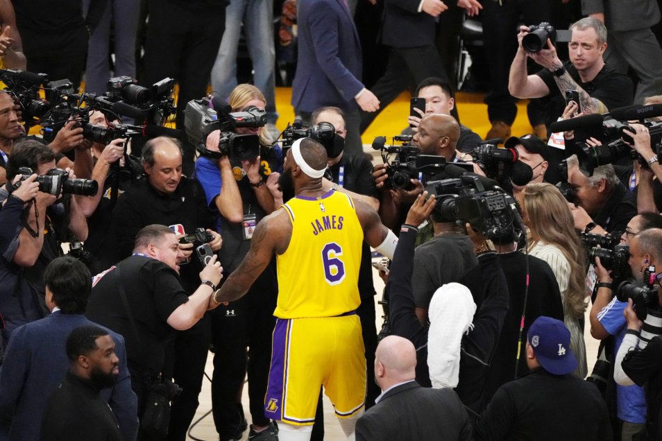 LeBron superó a Abdul-Jabbar y es el máximo anotador en la historia de la NBA