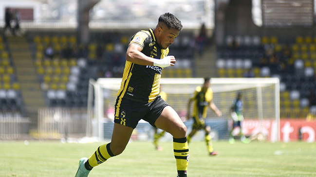 Javier Parraguez fue suspendido por un partido tras expulsión ante Universidad Católica