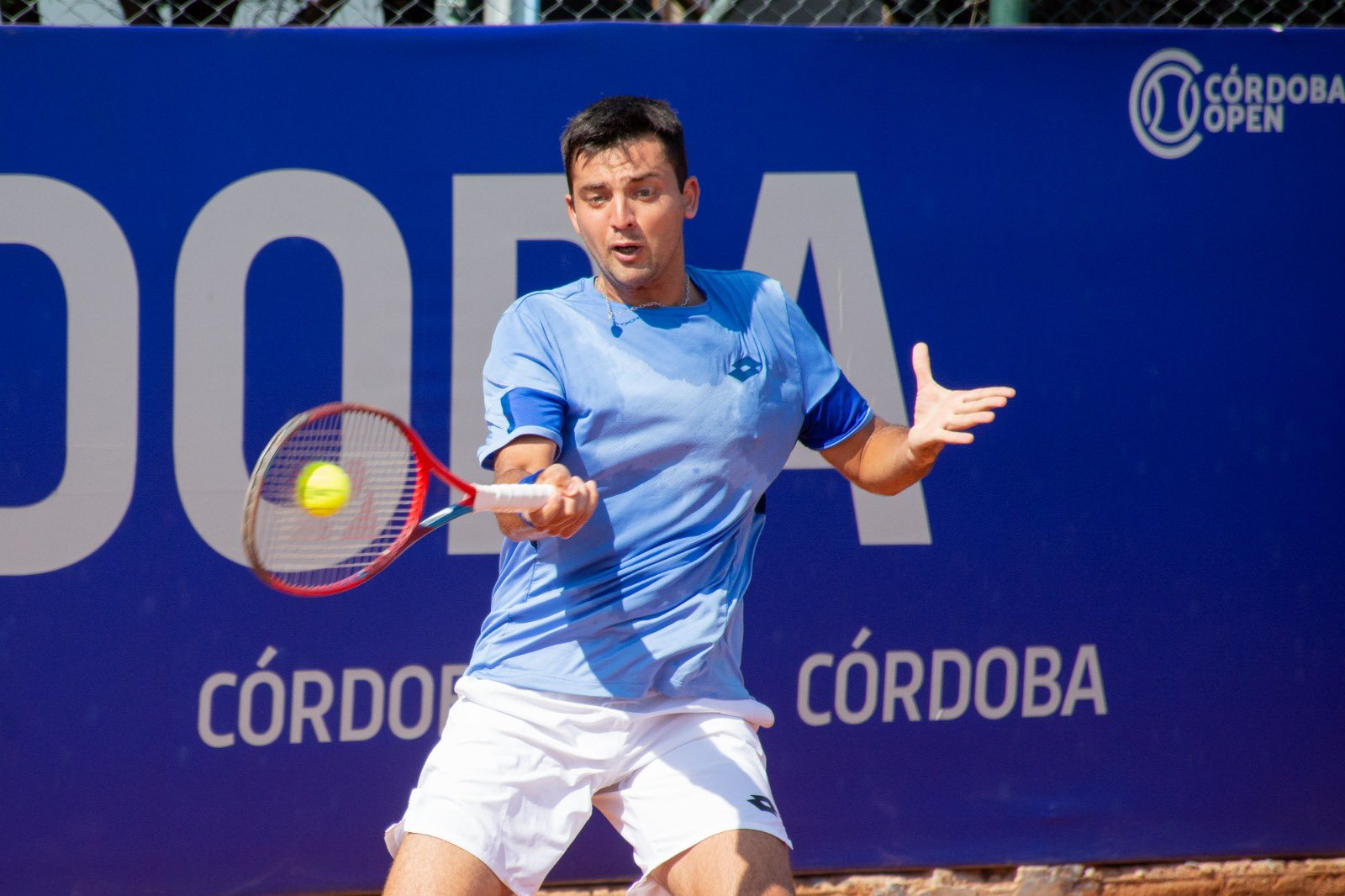 Tomás Barrios tuvo una gran remontada ante Bernabé Zapata y avanzó a cuartos en el ATP de Córdoba