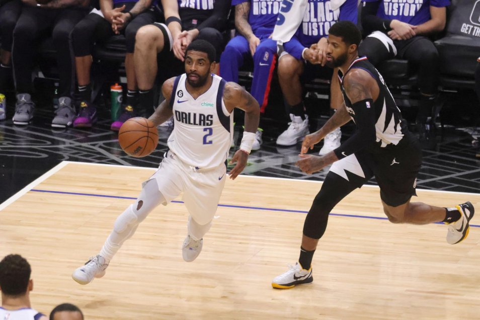 Kyrie Irving tuvo un debut triunfal con la camiseta de Dallas Mavericks
