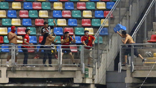 Hinchas de Audax Italiano y Unión Española protagonizaron incidentes en La Florida