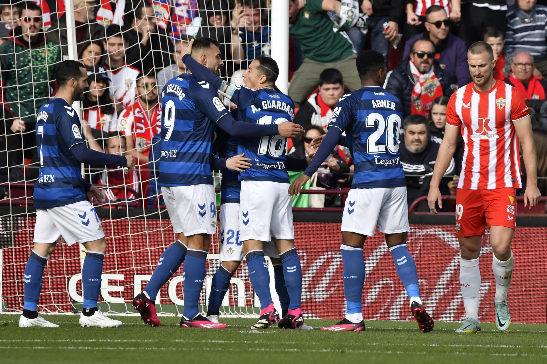 Real Betis de Pellegrini batalló para tumbar a Almería y recuperó terreno en La Liga