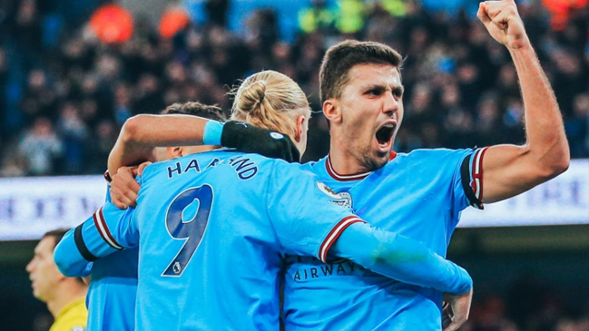 Manchester City derrotó a Aston Villa para no perder terreno en la zona alta de la Premier