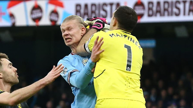 El durísimo choque de Erling Haaland y “Dibu” Martínez